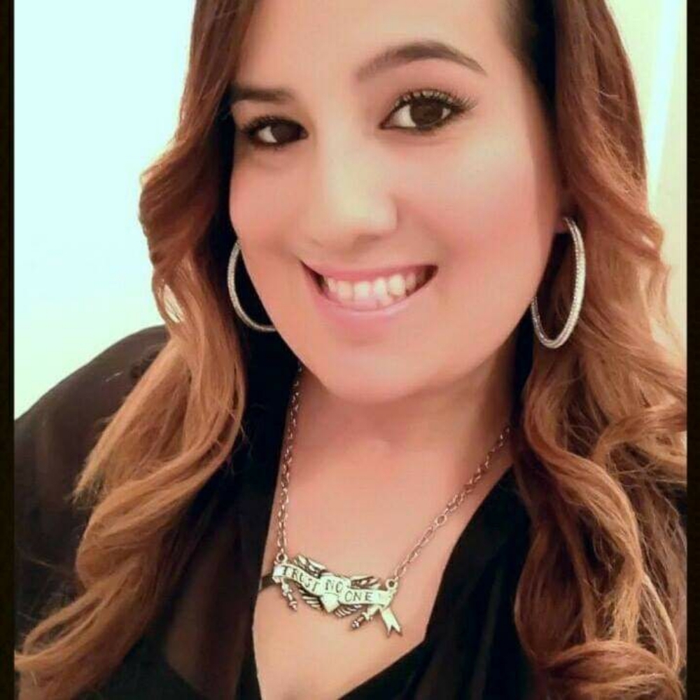 Meet your Posher, Nikki! ❤😍🥰